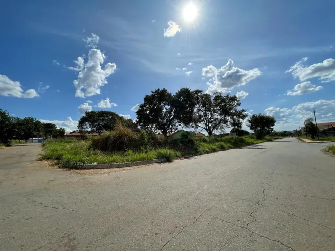 Venha conhecer esta excelente área de 2.385,78m² com localização privilegiada no Pontal Su