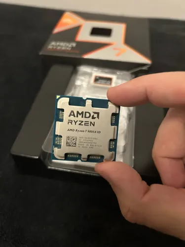 AMD Ryzen 7 9800X3D
