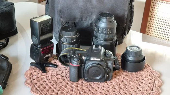 Nikon D7500 + Lentes + flash + Acessorios