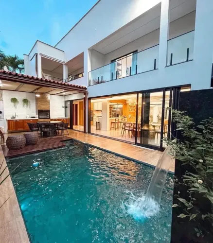 EXCLUSIVA CASA DE LUXO PERTO DA PRAUA LITORANEA UM ESPETÁCULO DE MORADIA . 390m² de terr