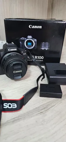 Canon EOS R100 mirrorless com lente RF-S 18-45mm