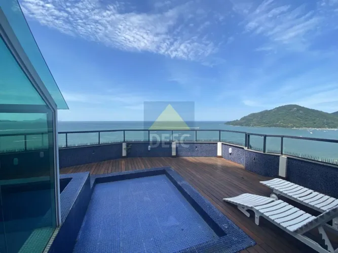Cobertura Triplex à Venda Frente Mar em Balneário Camboriú