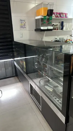 Balcão quente e frio grande . Um ano de uso.