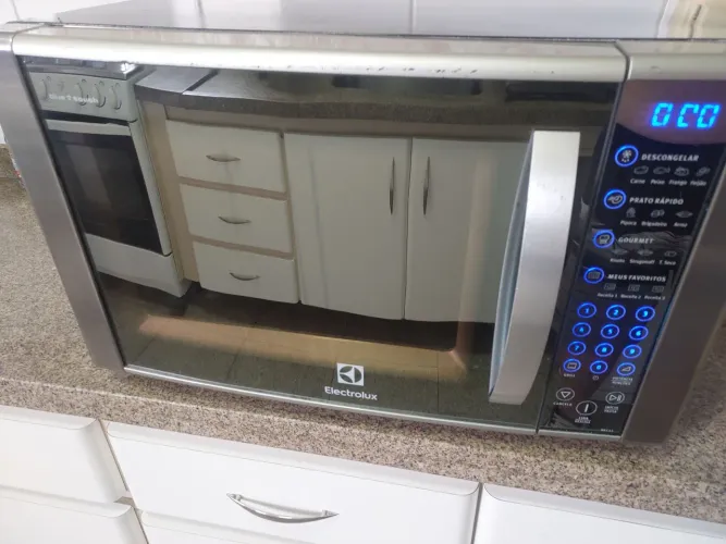 MICROONDAS ELECTROLUX 31LITROS ESTOU NA ZN BAIRRO PQ NOVO MUNDO 