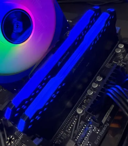 Kit Memória DDR4 32gb(2X16gb) 3600MHZ Corsair Vengeance RGB- Loja física