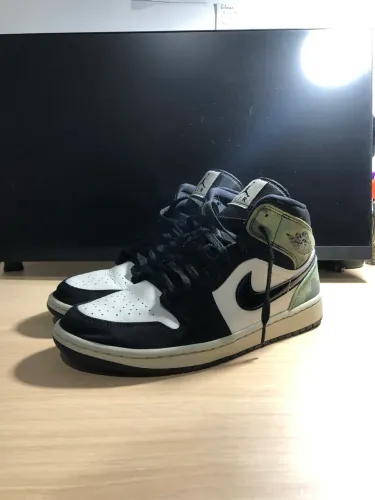 Jordan 1 Mid