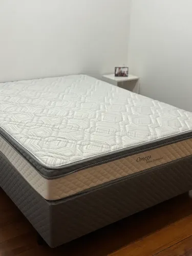 Cama de casal quase nova!!