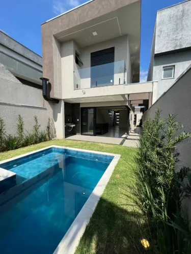 PREÇO DE OPORTUNIDADE!!<br>SOBRADO COM PISCINA EM CONDOMÍNIO PRÓX. A ALPHAVILLE 