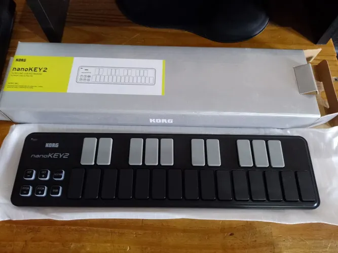 Controlador MIDI korg Nanokey2