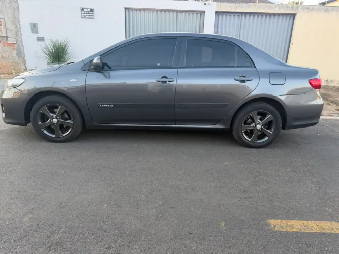 Toyota Corolla GLI 1.8 Flex 16V Aut. 2013