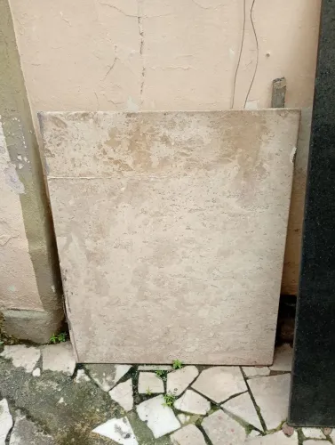 VENDO ESSA LINDA PEDRA COM 30MM DE ESPESSURA POR 80 X 1,00 TENHO OUTRAS SÃO GABRIEL PRETA