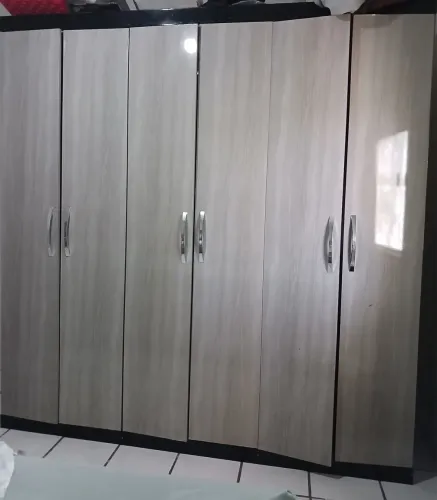 Guarda roupas 6 portas
