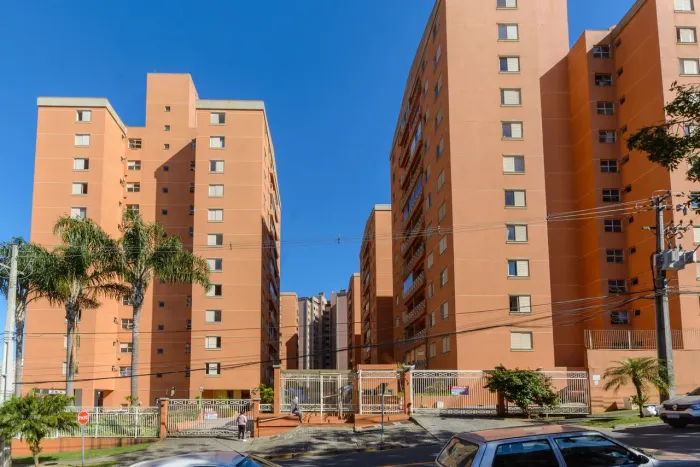 APARTAMENTO com 3 dormitórios para alugar com 113m² por R$ 3.100,00 no bairro Ahú - CURITI