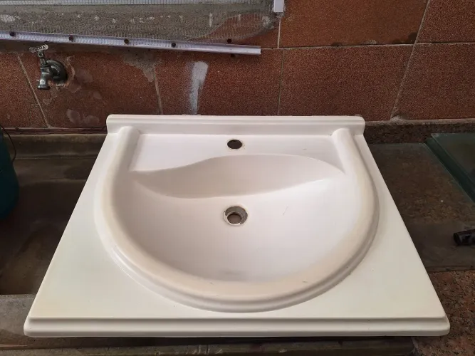 Pia de banheiro  ou lavabo, cor branca, ótimo estado valor R$ 180,00