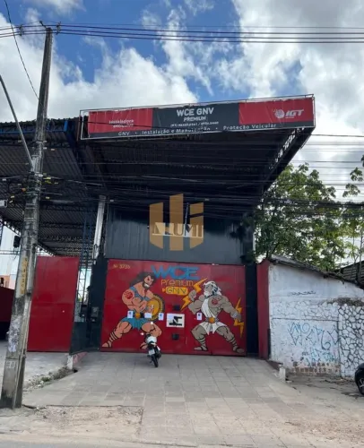Espaçosa loja comercial com 400 metros quadrados disponível para aluguel!