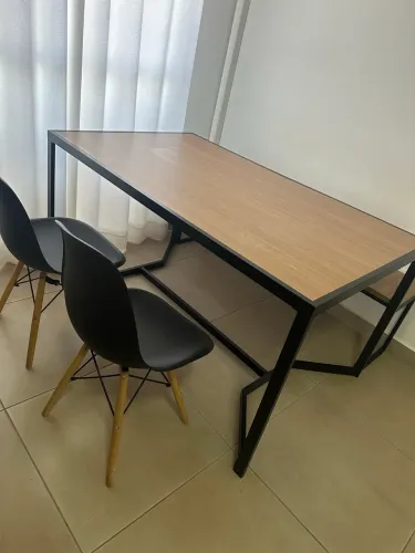 Mesa Mobly + banco e cadeiras