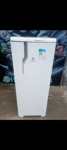 Vendo geladeira Electrolux Semi-nova funcionando perfeitamente ( Entrego  )