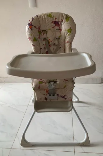 Cadeira de alimentação infantil 