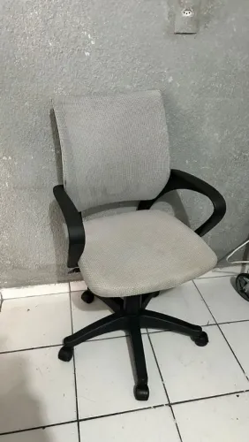 Vendemos cadeira de escritório giratória reformadas