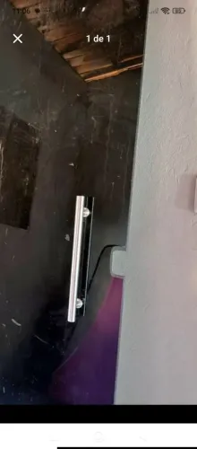 VENDO UMA LINDA PORTA DE VIDRO COM PELÍCULA PUXADOR,90 DE LARGURA POR 2,20 DE ALTURA