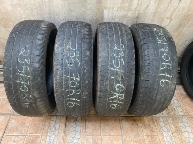 Vendo Quatro Pneus Usados Bons 235/70R16 R$60 cada
