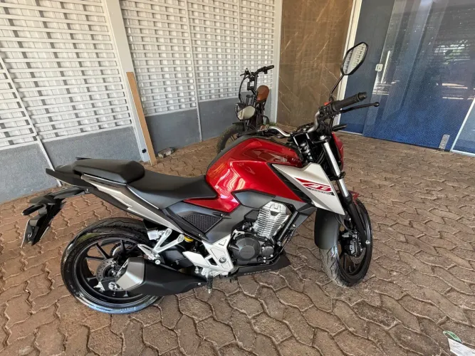 Honda CB 300f Twister Flex 2025