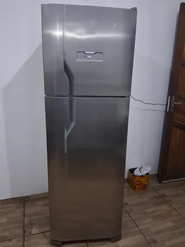 LINDA GELADEIRA INOX ELETROLUX FROST FREE 
