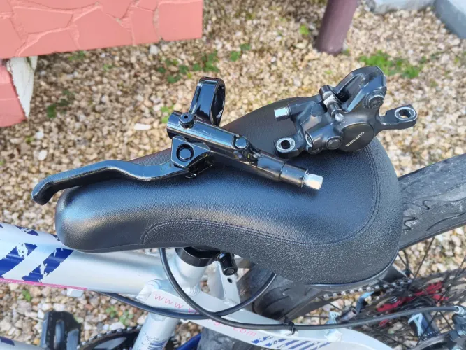 Pinça e manete de mt200 em perfeito funcionamento apenas problemas na pintura