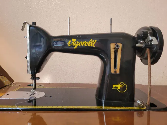 máquina constura Vigorelli + gabinete + pedal