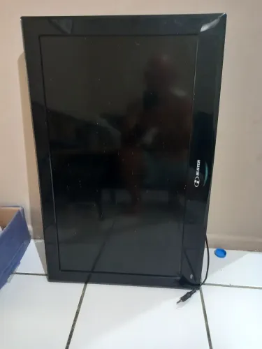 Tv 32 pegadas