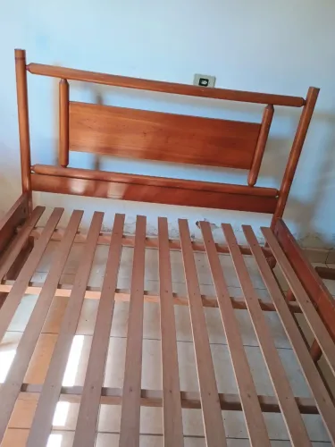 Cama de madeira,casal!