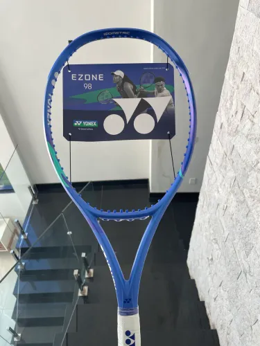 Raquete Yonex Ezone 98 Lacrada