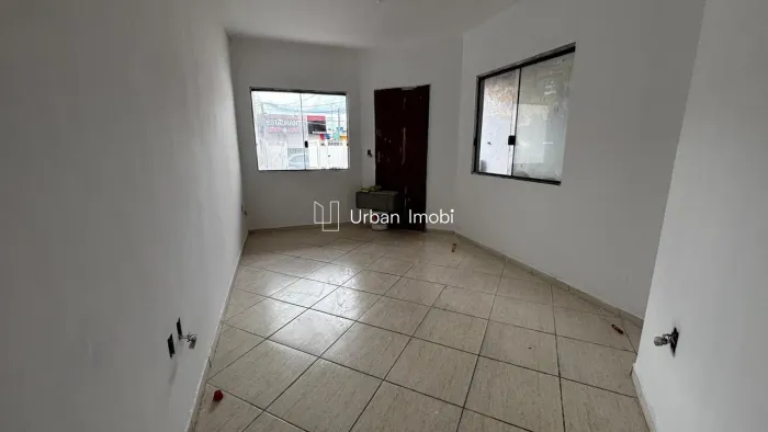 Casa com 2 Quartos + Quintal e Garagem | Preço de Oportunidade Bairro de Fátima!