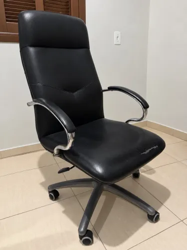 Vende-se cadeira de escritório