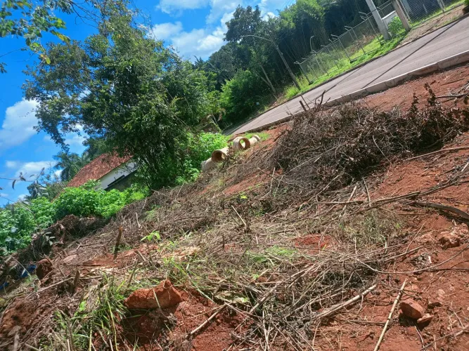 Lote de esquina 800mt 20x40 no condomínio Bougainville ao lado do Itapoã parque