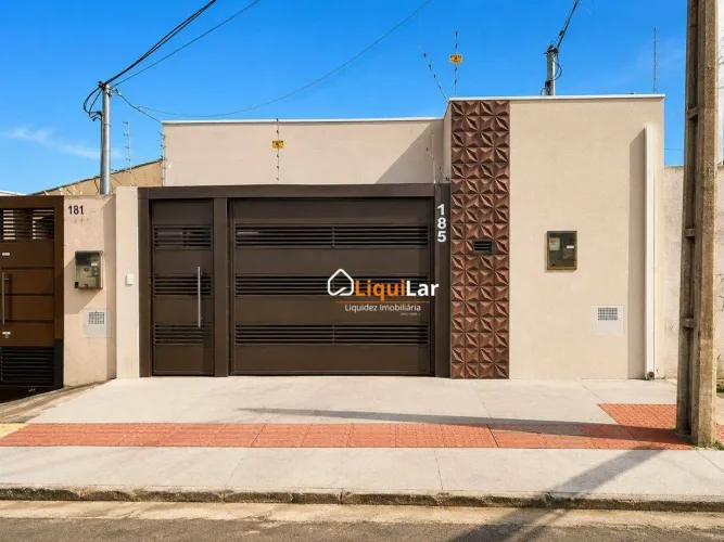 Casa à Venda no Aero Rancho com 3 Quartos, Suíte, Planejados e Amplo Quintal Privativo