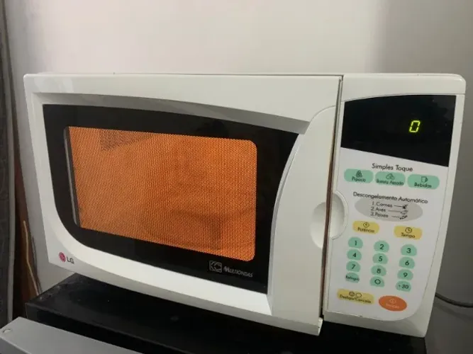Micro-ondas LG 20L 127V - Ótimo Estado