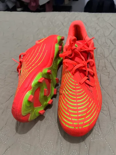 Chuteira adidas predador n?40