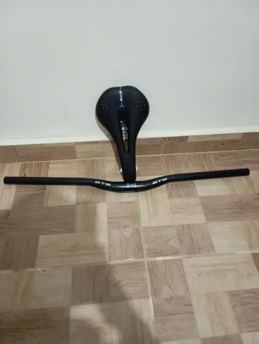 Kit de banco e guidão GTS ótimo para uso com bom estado!!!