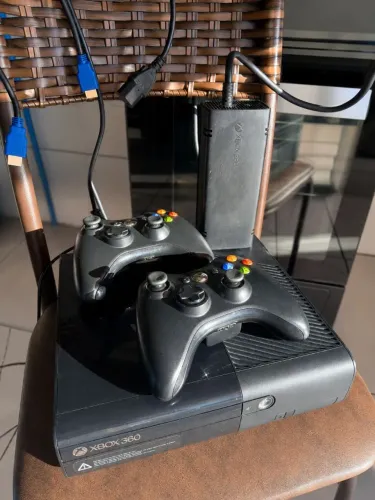? Xbox 360 Super Slim RGH 3.0 Desbloqueado - Completo - R$ 550