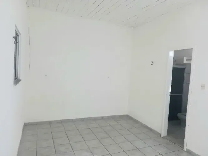 Apt. tipo Kit-Net, suíte, sala c/cozinha amer. e área de vent.e serviço. Av. Fer. Guilhon
