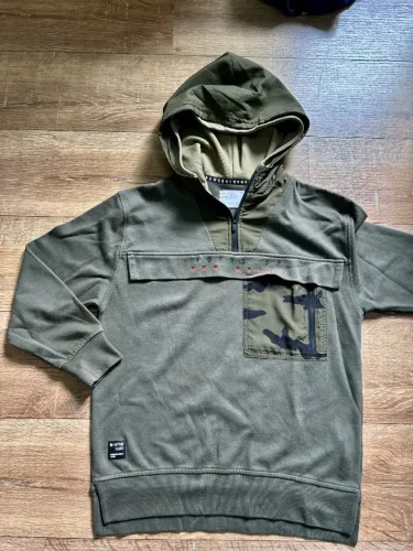 moletom zara verde militar com capuz duplo e bolso frontal. ideal para crianças de 11 a 12