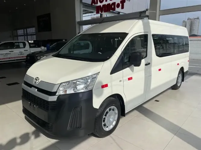 Toyota Hiace 2.8 D-4D TURBO DIESEL MINIBUS 15+1 DX AUTOMÁTICO 2025