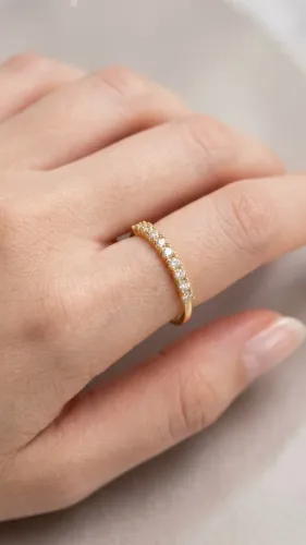 Anel Feminino Delicado Cravejado | Semijoia Banhada a Ouro 18K