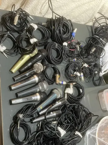 Microfones e cabos
