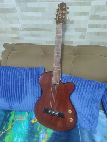 Violão maciço aço em excelente estado 