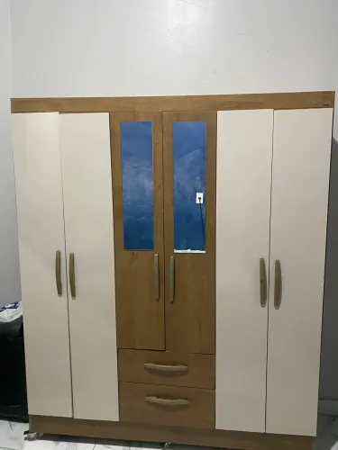 Guarda-roupa 6 Portas com Espelho - Excelente Estado