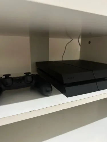 PS4 FAT 500gb + 2 Jogos + 1 Controle