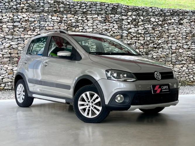 Volkswagen Crossfox 1.6 MI Total Flex 8V 5P 2013