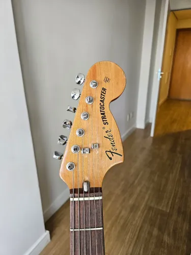 Fender stratocaster Reissue 70. Em ash, anos 90. Fantástica.